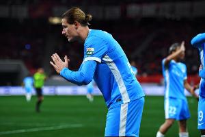 迈达纳谈抱拳作揖方式致谢球迷：这是我根据中国古典文化所学到的 - 资讯配图