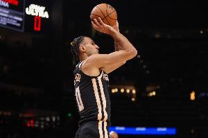 内外开花!里萨谢12中6砍下19分9板 三分5中3 - 资讯配图