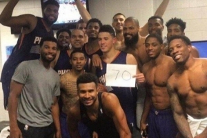 感同身受！布克谈阿德巴约83分：不管人们如何看待 都将永载史册 - 资讯配图