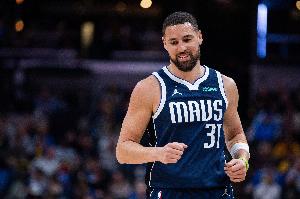 场均11.9分2.3板!独行侠客战灰熊 克莱轮休不会出战 - 资讯配图