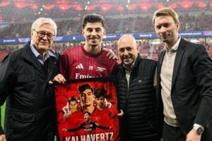 有情有义!勒沃库森在与阿森纳的比赛前,为哈弗茨准备了欢迎仪式 - 资讯配图