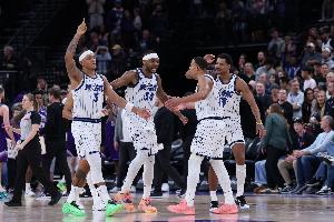 角色球员厉害！魔术半场四人得分上双 内外双核班凯罗&贝恩个位数 - 资讯配图