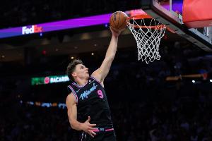 频频杀伤!拉松半场4中3砍全队最高13分加3板4助 罚球6中6 - 资讯配图