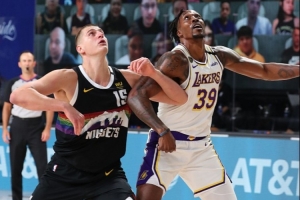 20年夺冠功臣！霍华德西决硬抗约基奇 用肉搏为湖人拼下一冠 - 资讯配图