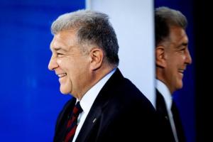 拉波尔塔：最艰难的是21年告诉梅西无法续约 希望哈维意识到犯错 - 资讯配图