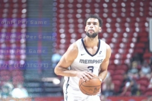 真没人了!灰熊将刚签10天合同的伯顿激活 对阵独行侠正好凑够8人 - 资讯配图