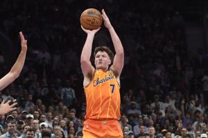 克尼佩尔轰233记三分领先次席31记 要成首位夺联盟三分王的新秀? - 资讯配图