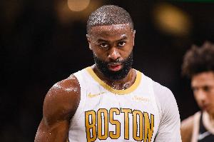 如何定义造犯规？杰伦·布朗：夸大身体接触 故意装成被犯规 - 资讯配图