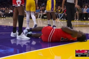 内线被冲击！湖人压哨对伦纳德·米勒犯规 遭遇对手9-0被追平 - 资讯配图