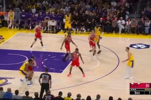 什么时候轮到我们？八村塁背打河村永辉 上演日本德比 - 资讯配图