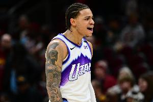 ESPN记者：爵士后卫基昂特·乔治右腿筋二级拉伤 两周后复查 - 资讯配图