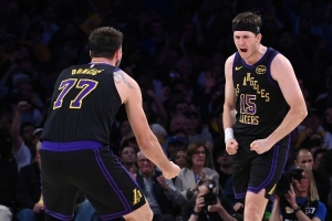 和里夫斯的关系？东契奇调侃：有时候很美妙 有时候则不是 - 资讯配图