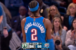 炉火纯青！亚历山大中投命中砍下个人第31分 雷霆领先4分打停对手 - 资讯配图