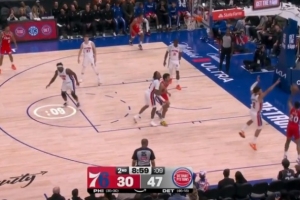 上一场打通任督二脉？佩恩单打坎宁安 高难度撤步三分倒地命中！ - 资讯配图