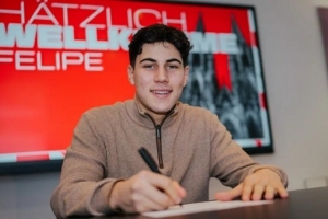 记者：科隆计划买断18岁中场查维斯，拜仁未来两年拥有回购权 - 资讯配图