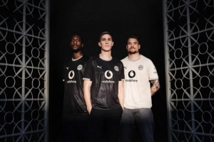 纪念红地球体育场100周年!多特官方推出特别纪念球衣 - 资讯配图