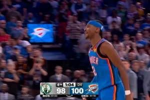 神之武器！亚历山大中投还有 雷霆重获2分优势 - 资讯配图