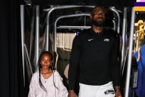 詹姆斯：我和妻子能得到的最大赞誉 是人们夸我们的孩子行为端正 - 资讯配图