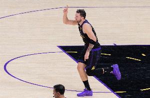 才27岁13天!东契奇砍生涯第8次50+ 超越NBA历史99.74%的球员 - 资讯配图