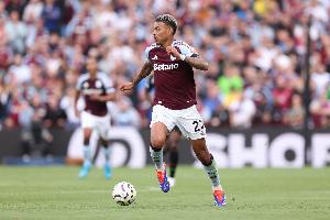 超市开张？邮报:维拉今夏面临被迫卖人，将听取罗杰斯 大马丁报价 - 资讯配图