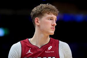 外线有谱！亚库乔尼斯半场7中4拿到12分 三分6中3 - 资讯配图