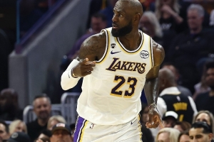 做出牺牲！本赛季当詹姆斯出手数不在湖人前二时 球队8胜3负 - 资讯配图