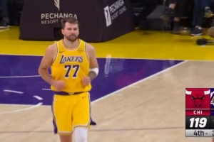 炸裂输出！东契奇三分再中 轰下49分已追平个人赛季新高 - 资讯配图