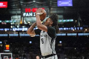 米奇：卡斯尔表现堪称现象级 全队命中率提升归功于战术执行&意识 - 资讯配图