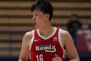 机会不多！杨瀚森首节出战8分22秒 3中1拿到2分1盖帽 - 资讯配图