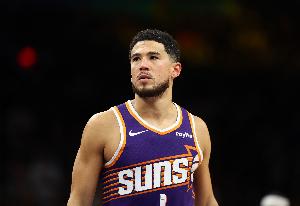 火力凶猛！布克31中14轰赛季新高43分外加7板5助 罚球11中11 - 资讯配图