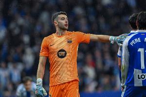 霍安·加西亚:我觉得自己适应巴萨很快,穿短袖运气好所以一直穿 - 资讯配图