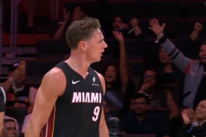 帅哥生涯之夜！拉松关键三分杀死比赛！砍下生涯新高28分了！ - 资讯配图