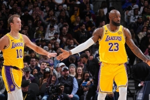 詹姆斯：每场比赛都很重要 你可以为季后赛打造习惯和化学反应 - 资讯配图