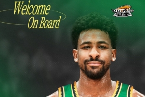 7中4贡献13分2助!乌戈:布罗金顿防守不错 还需时间融入体系 - 资讯配图