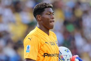 是个狠人！帕尔马主帅：铃木彩艳当时手指37处骨折仍坚持了10分钟 - 资讯配图