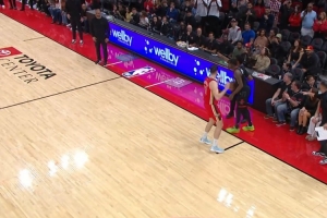 球发不出来！火箭险些5秒违例紧急叫停 也用完了全部暂停 - 资讯配图