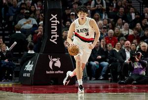 上了又好像没上!杨瀚森最后时刻登场48秒 各项数据挂蛋&正负值-3 - 资讯配图