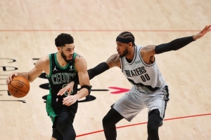 白巧克力不满：甜瓜不能给塔图姆建议？斯托克顿不能给控卫建议？ - 资讯配图