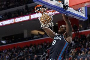 轻松两双到手！杜伦出战28分钟 15中12砍下30分13板2帽&7前场板 - 资讯配图