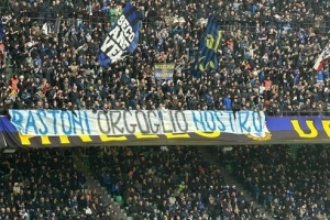 声援巴斯托尼！国米球迷拉横幅：巴斯托尼，我们的骄傲 - 资讯配图