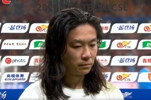 李提香谈队友领红牌后球队丢球：士气肯定有影响 但我们没有放弃 - 资讯配图