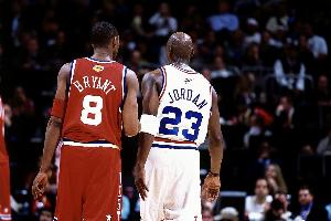 奥多姆：科比连续9场命中制胜球后 曾喃喃自语说“我比乔丹强” - 资讯配图