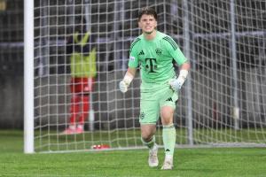 青春风暴！图片报：四名拜仁青训小将入选客战勒沃库森大名单 - 资讯配图