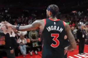 有点尴尬！莺歌将毛巾扔给女说唱歌手 后者直接一把甩回 - 资讯配图