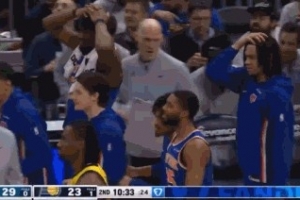 冲起来拦不住！阿努诺比后场一条龙单臂隔扣米卡·波特打停 - 资讯配图