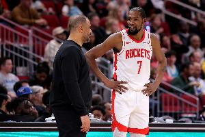 乌度卡:关键球布置本以为鹈鹕会换防 KD进不进只取决于他自己 - 资讯配图