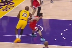 G联盟官方：看看1米7的河村是如何防守2米06高/113公斤重的詹姆斯 - 资讯配图