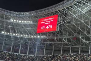 队史首个中超主场！铜梁龙主场龙兴足球场上座：43423人 - 资讯配图