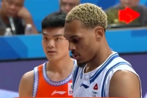 投篮这么差劲了？贝兹利半场5中1&罚球4中1仅拿3分 另有3助 - 资讯配图