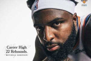 篮板痴汉!米切尔·罗宾逊抢下22个篮板生涯新高 其中9个前场篮板 - 资讯配图